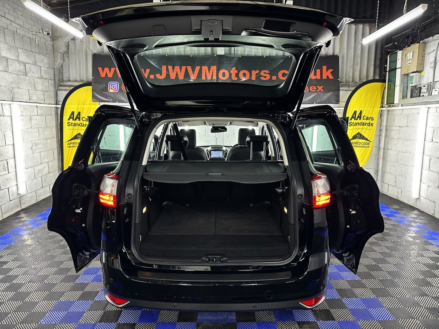 Used Ford Grand C-Max 2015 for sale - 76565609: Photo 37