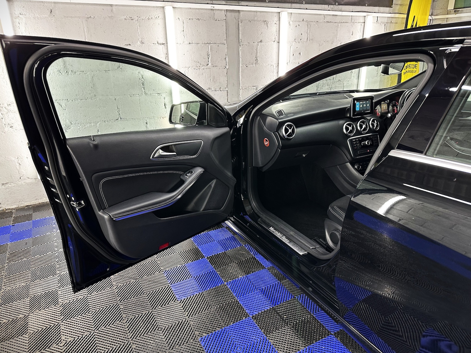 Used Mercedes-Benz A-Class 2013 for sale - 76391941: Photo 16