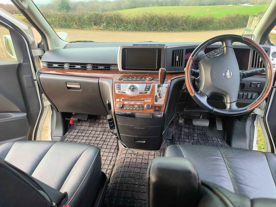 Used Nissan Elgrand for sale - 76982942: Photo 13