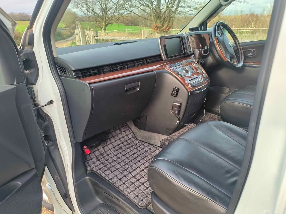 Used Nissan Elgrand for sale - 76982942: Photo 15