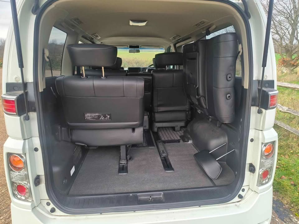 Used Nissan Elgrand for sale - 76982942: Photo 18