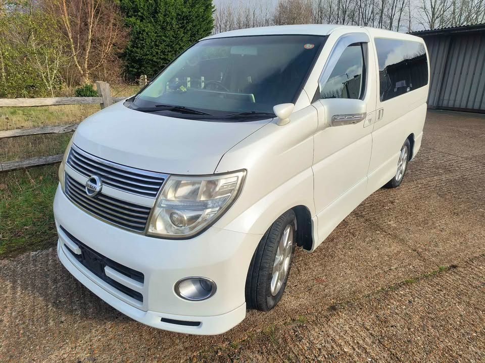 Used Nissan Elgrand for sale - 76982942: Photo 2