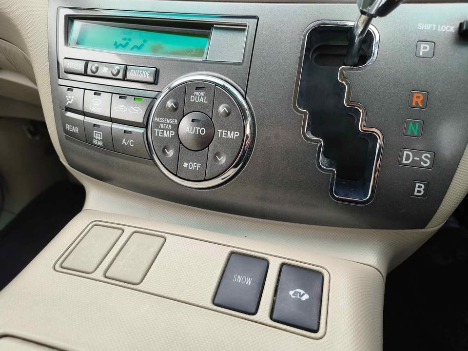 Used Toyota Estima for sale - 76923991: Photo 25