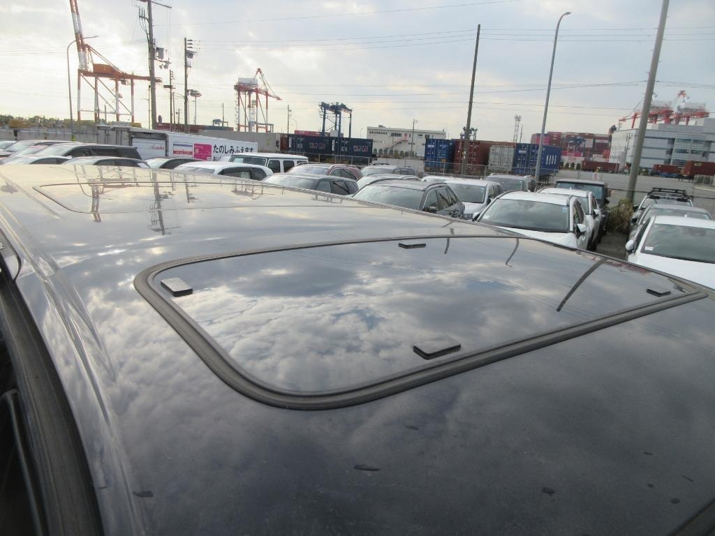 Used Nissan Elgrand for sale - 76986854: Photo 24