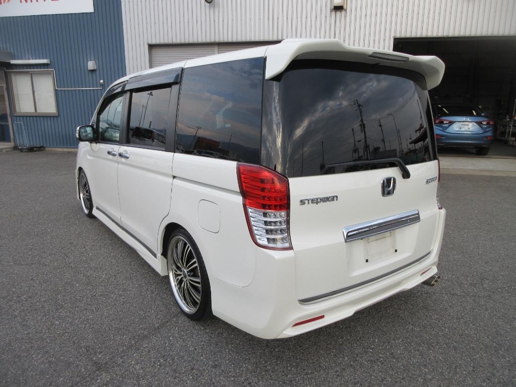 Used Honda Stepwagon for sale - 77058564: Photo 2