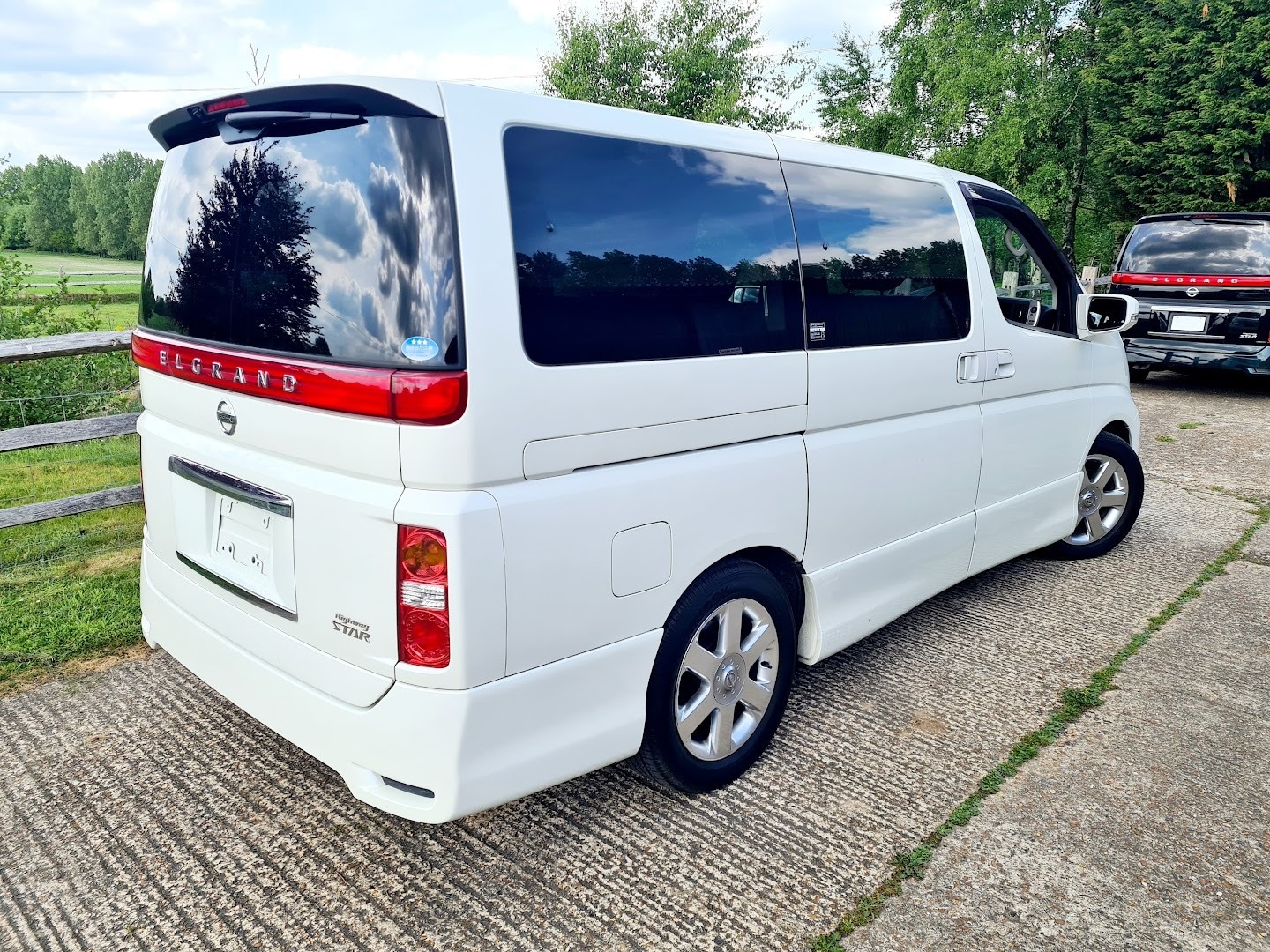 Used Nissan Elgrand 2025 for sale - 76921533: Photo 2