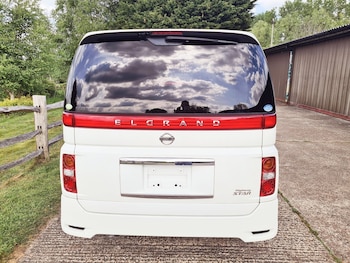 Used Nissan Elgrand 2010 for sale - 76921533: Photo