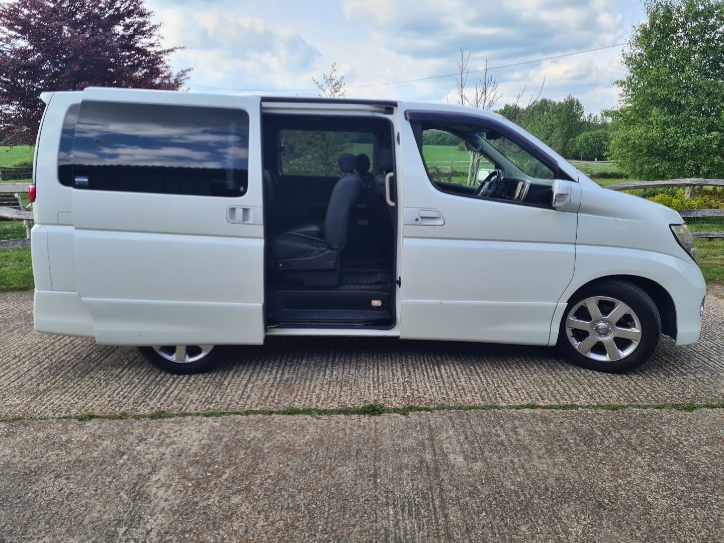 Used Nissan Elgrand 2025 for sale - 76921533: Photo 9