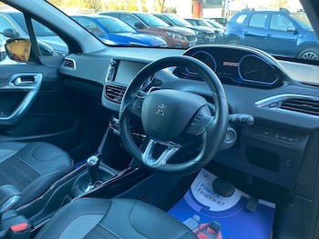 Used Peugeot 2008 2016 for sale - 76642769: Photo