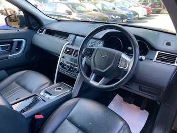 Used Land Rover Discovery Sport 2018 for sale - 79210309: Photo