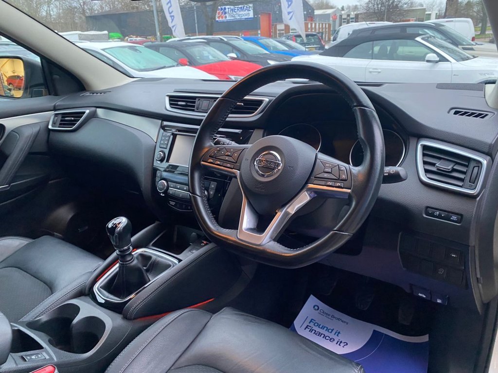 Used Nissan Qashqai 2018 for sale - 76986371: Photo 2