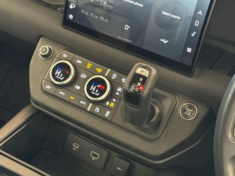 Used Land Rover Defender 2022 for sale - 77353929: Photo 13