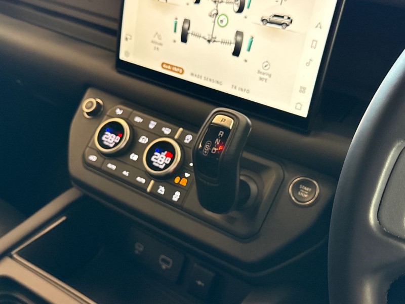 Used Land Rover Defender 2024 for sale - 76982107: Photo 12