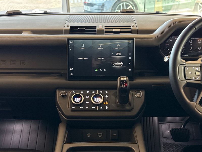 Used Land Rover Defender 2024 for sale - 76982107: Photo 13