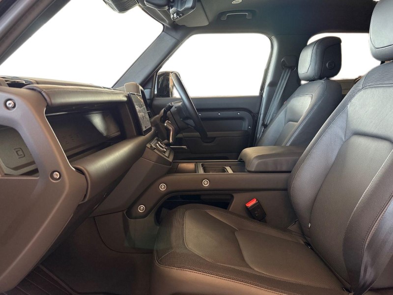 Used Land Rover Defender 2024 for sale - 76982107: Photo 2