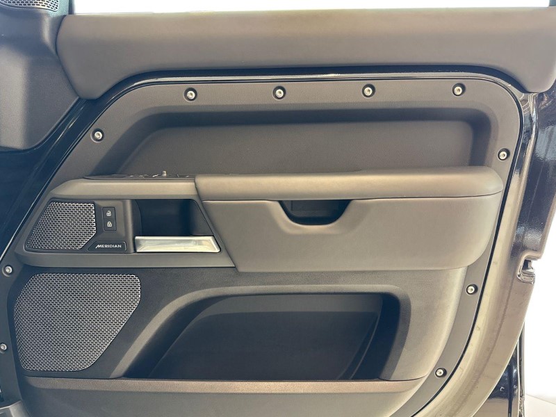 Used Land Rover Defender 2024 for sale - 76982107: Photo 21