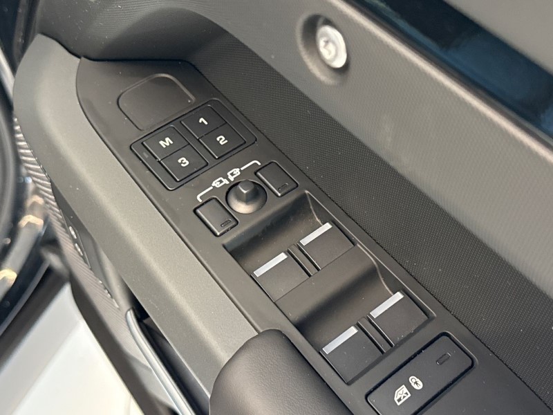 Used Land Rover Defender 2024 for sale - 76982107: Photo 22