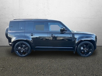 Used Land Rover Defender 2024 for sale - 76982107: Photo