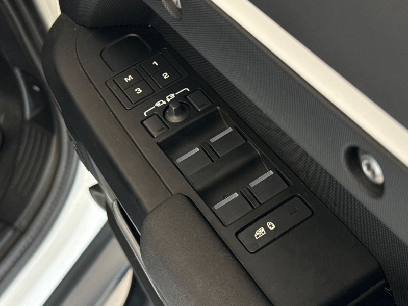 Used Land Rover Defender 2025 for sale - 78042267: Photo 23