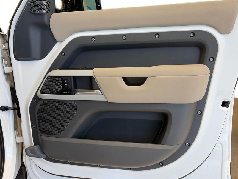 Used Land Rover Defender 2022 for sale - 77803945: Photo 23