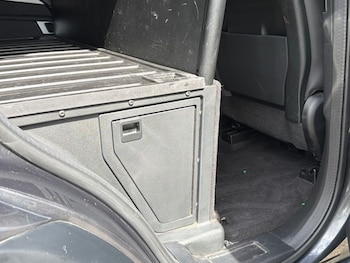 Used Land Rover Discovery 2023 for sale - 78270307: Photo