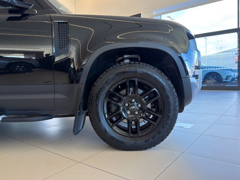 Used Land Rover Defender 2023 for sale - 78090480: Photo 8