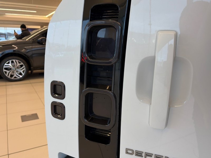 Used Land Rover Defender 2022 for sale - 76981573: Photo 19