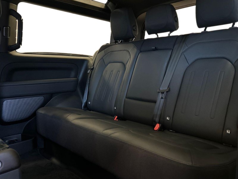 Used Land Rover Defender 2023 for sale - 77300608: Photo 4