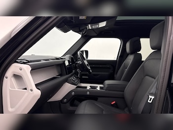 Used Land Rover Defender 2025 for sale - 79616937: Photo