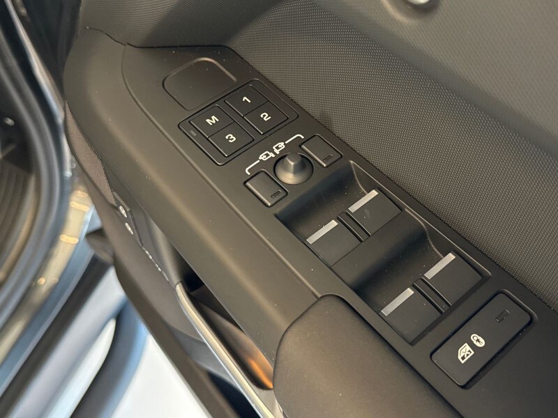 Used Land Rover Defender 2025 for sale - 77742705: Photo 23