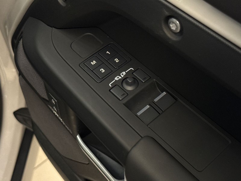 Used Land Rover Defender 2025 for sale - 77179610: Photo 23