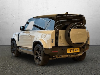 Used Land Rover Defender 2025 for sale - 77179610: Photo