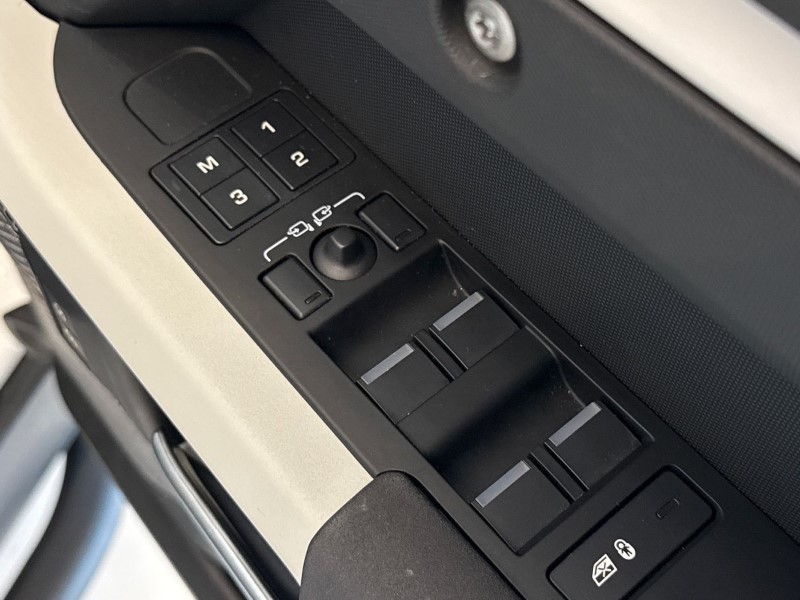 Used Land Rover Defender 2022 for sale - 77210364: Photo 23