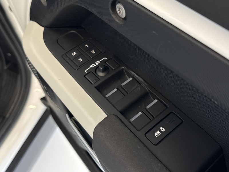 Used Land Rover Defender 2023 for sale - 78025613: Photo 23