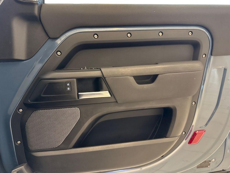 Used Land Rover Defender 2022 for sale - 76981820: Photo 21