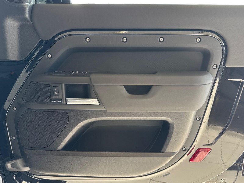 Used Land Rover Defender 2025 for sale - 77732708: Photo 21