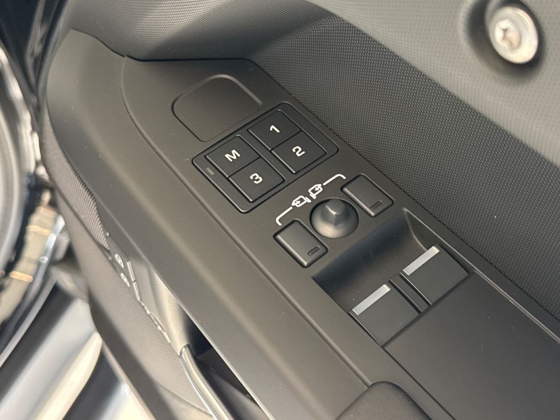 Used Land Rover Defender 2025 for sale - 77732708: Photo 22