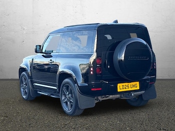 Used Land Rover Defender 2025 for sale - 77732708: Photo