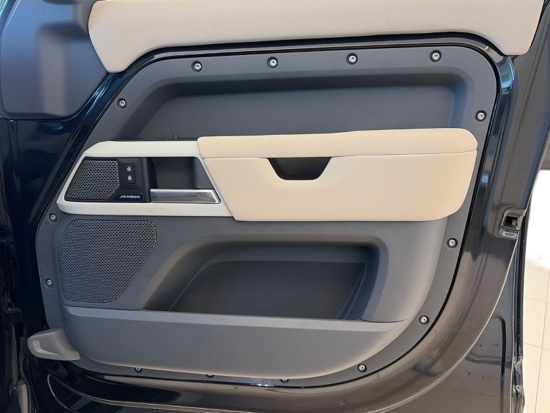 Used Land Rover Defender 2022 for sale - 78108877: Photo 24