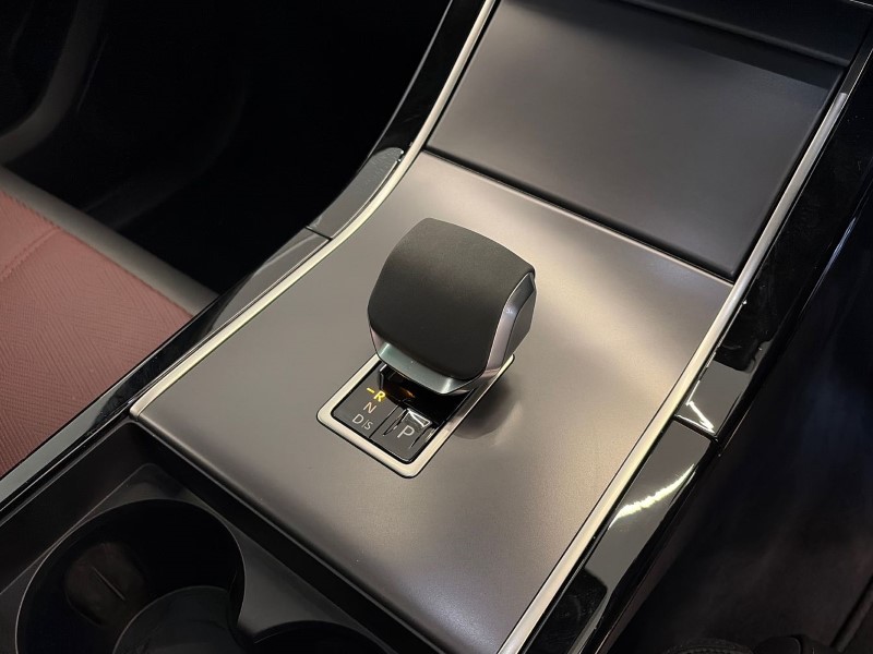 Used Land Rover Range Rover Velar 2024 for sale - 76981630: Photo 13