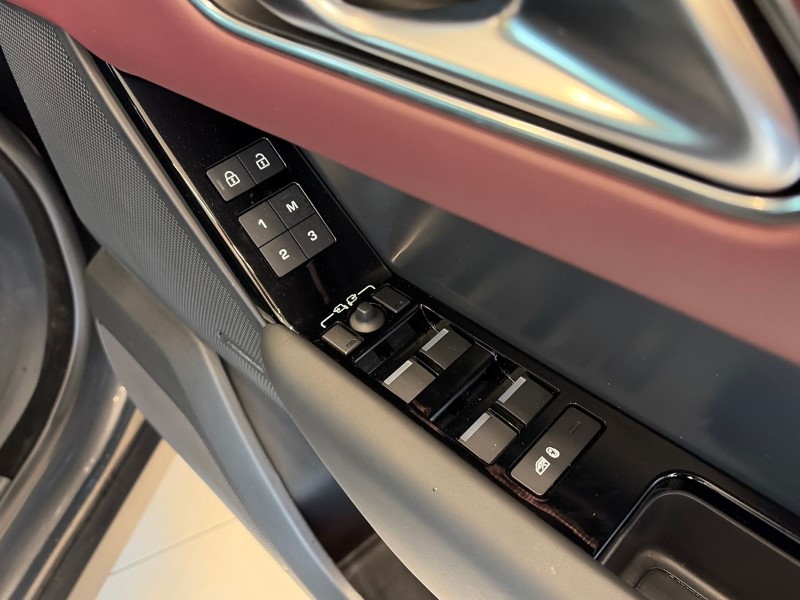 Used Land Rover Range Rover Velar 2024 for sale - 76981630: Photo 24