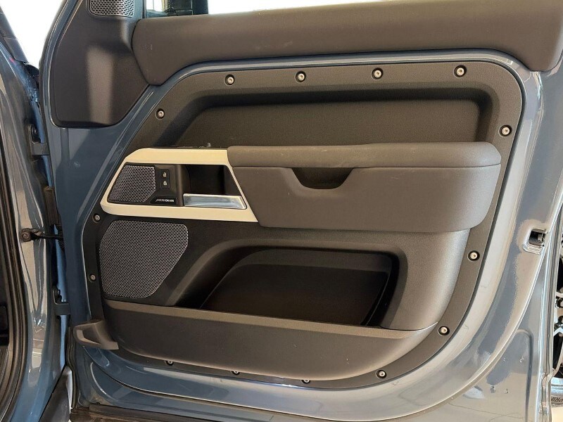 Used Land Rover Defender 2023 for sale - 78042270: Photo 22