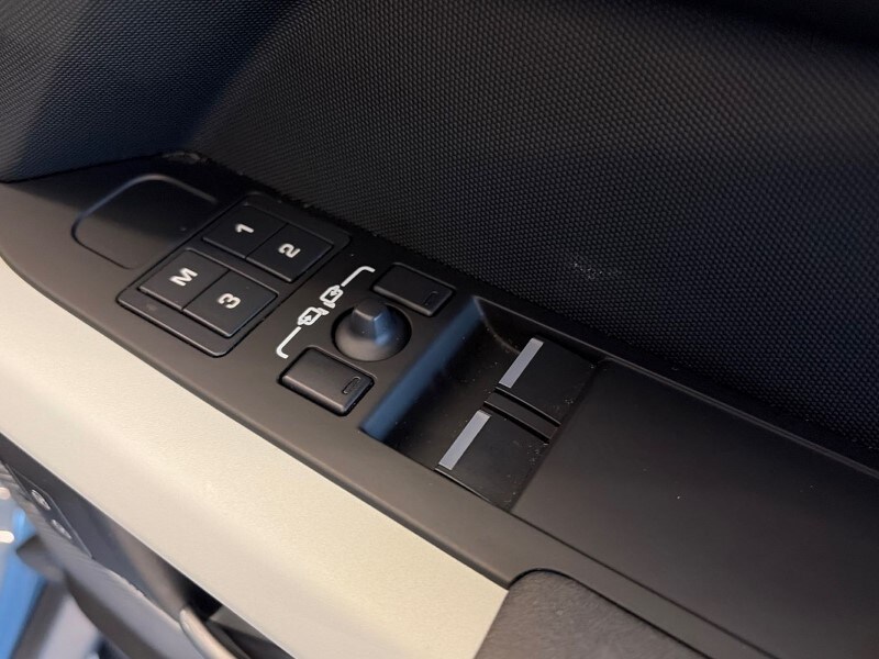 Used Land Rover Defender 2023 for sale - 78042270: Photo 23