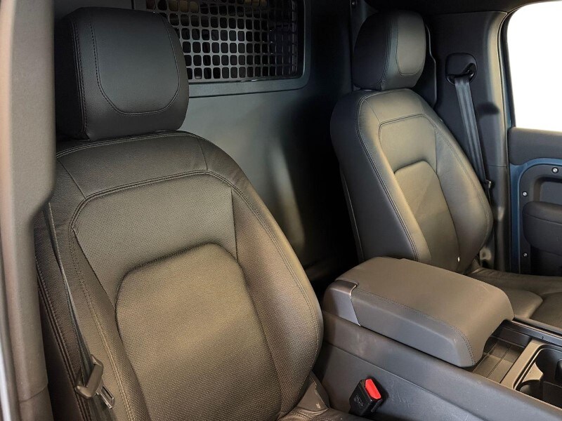 Used Land Rover Defender 2023 for sale - 78042270: Photo 26