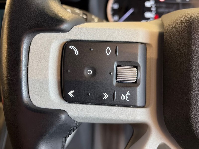 Used Land Rover Defender 2023 for sale - 78042270: Photo 28