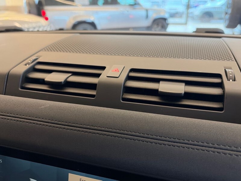 Used Land Rover Defender 2023 for sale - 78042270: Photo 37