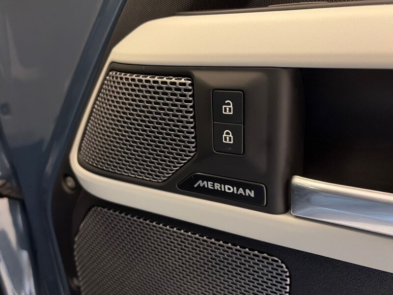 Used Land Rover Defender 2023 for sale - 78042270: Photo 38