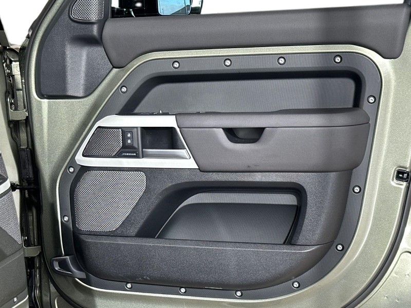 Used Land Rover Defender 2024 for sale - 77732693: Photo 22