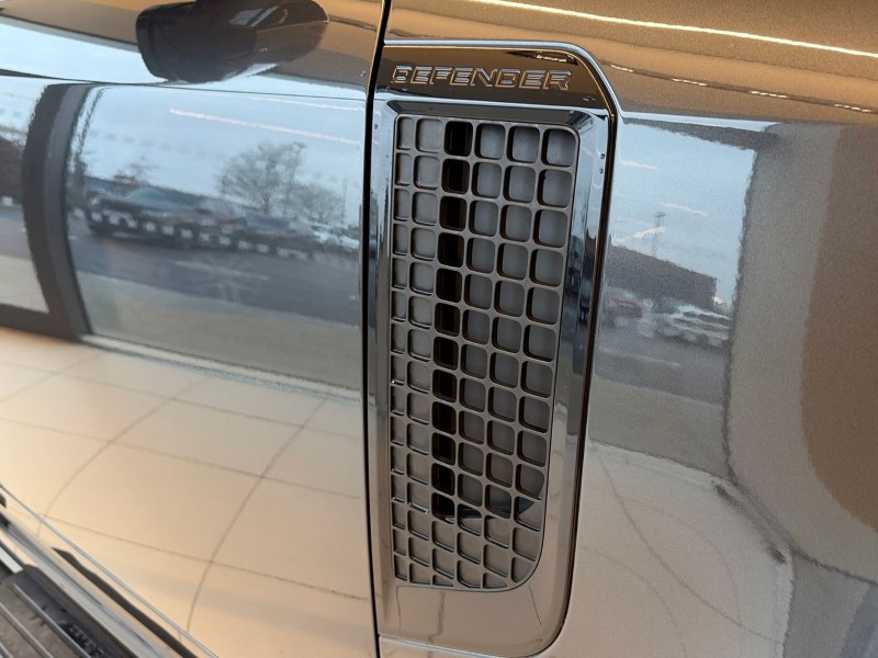 Used Land Rover Defender 2025 for sale - 77296719: Photo 20