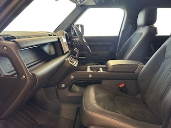 Used Land Rover Defender 2023 for sale - 79433652: Photo